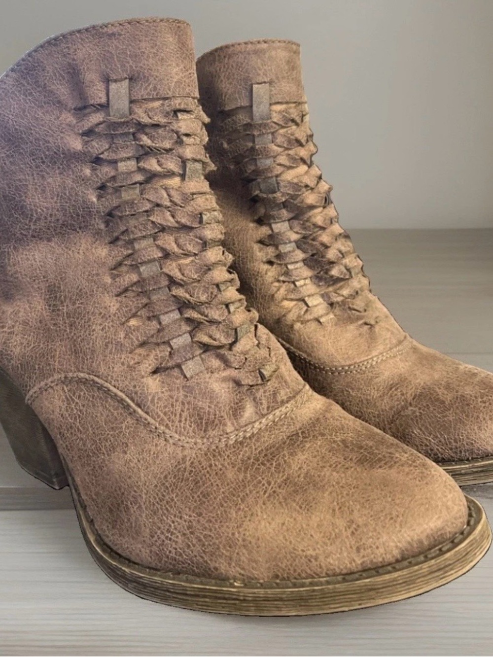 Altar’d State Griffith Bootie Heel/Zipper Back Woven/Distressed Brown Sz 8 Women